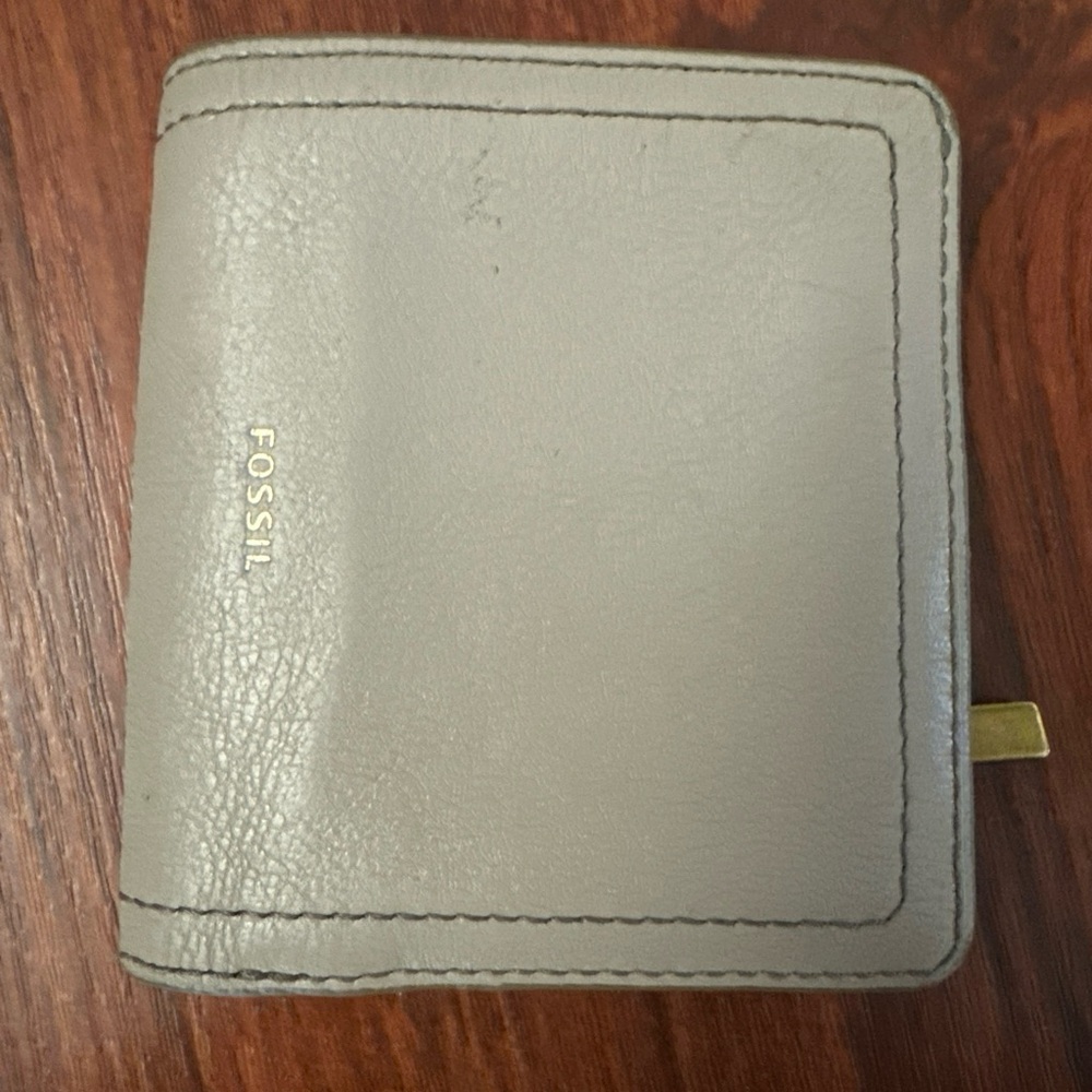 Fossil Taupe Beige Leather Bifold Wallet